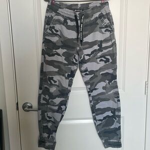eckō unltd camouflaged joggers Small with elastic drawstring waist